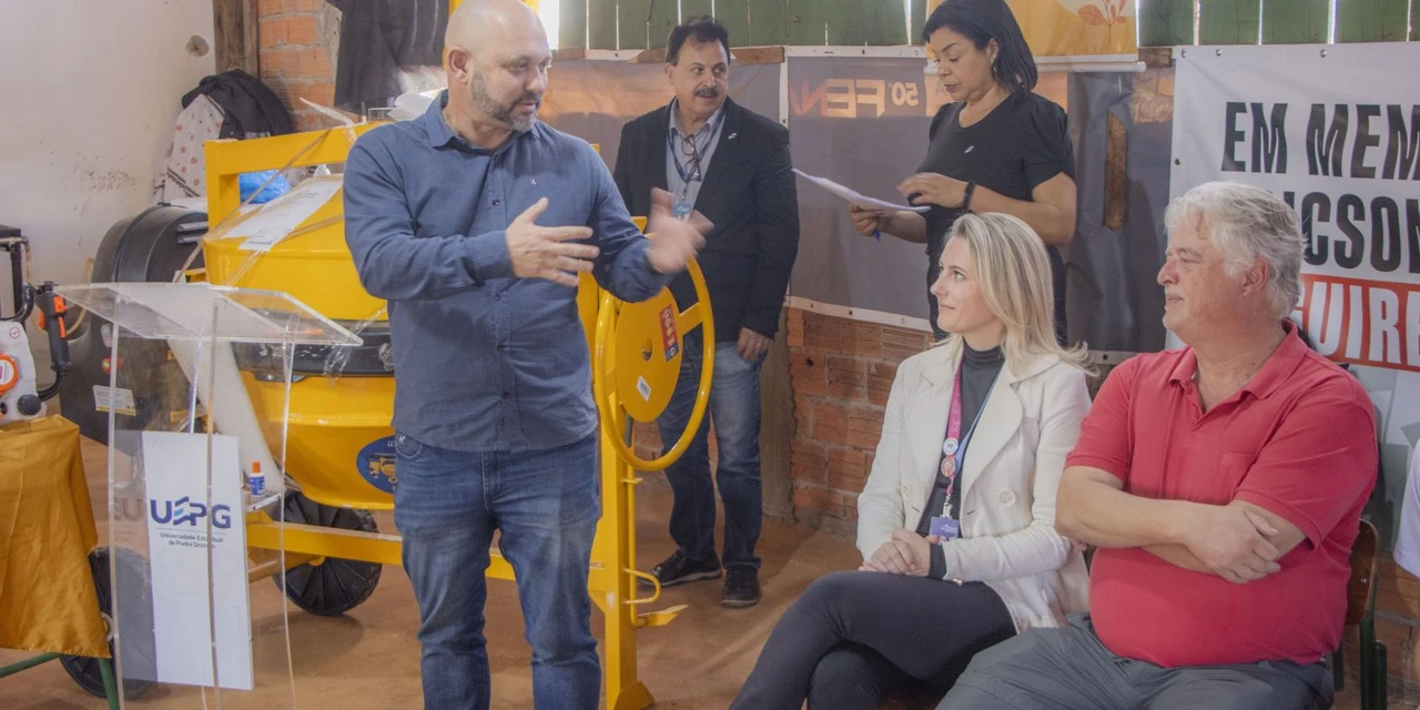 UEPG celebra termo de cessão de uso de equipamentos para urbanização do Parque das Andorinhas