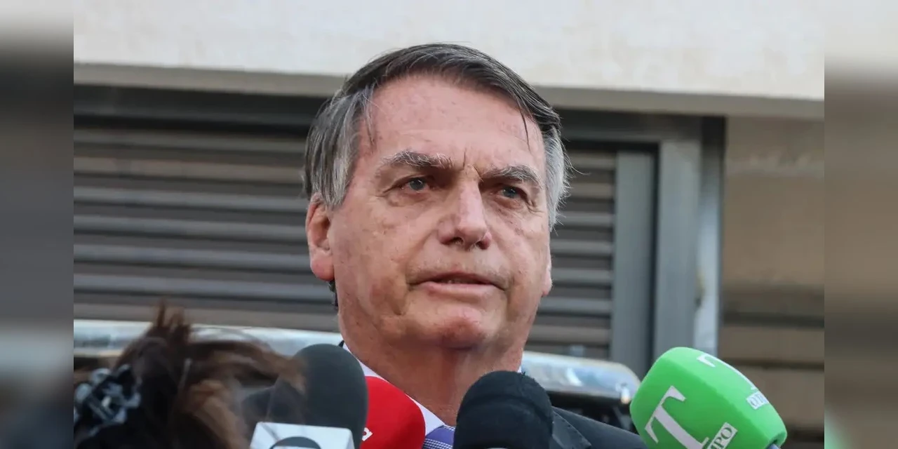 Defesa diz que Bolsonaro não tinha ingerência sobre joias recebidas