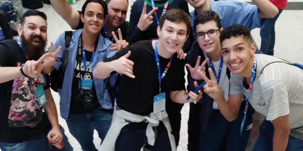 Robôs construídos por estudantes de Cascavel participam da 16ª Campus Party