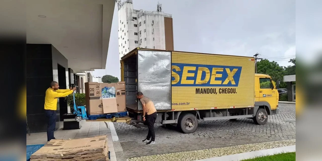 Correios doam 21,5 mil livros para abastecer bibliotecas no RS