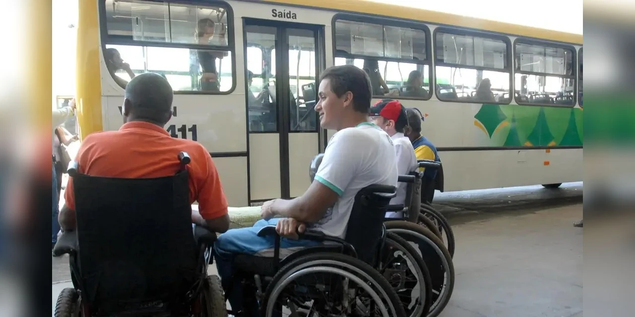 "Cidades são hostis às pessoas com deficiência", afirma secretária
