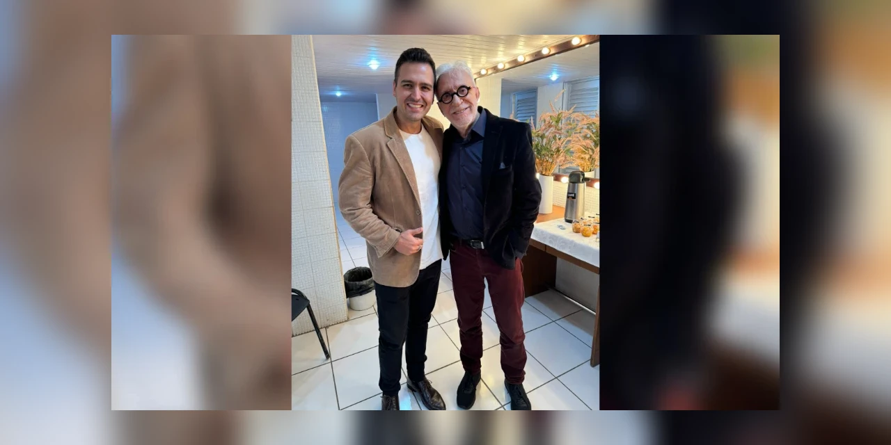 Vídeo: Cantor de PG se apresenta com Moacyr Franco no Cine Ópera