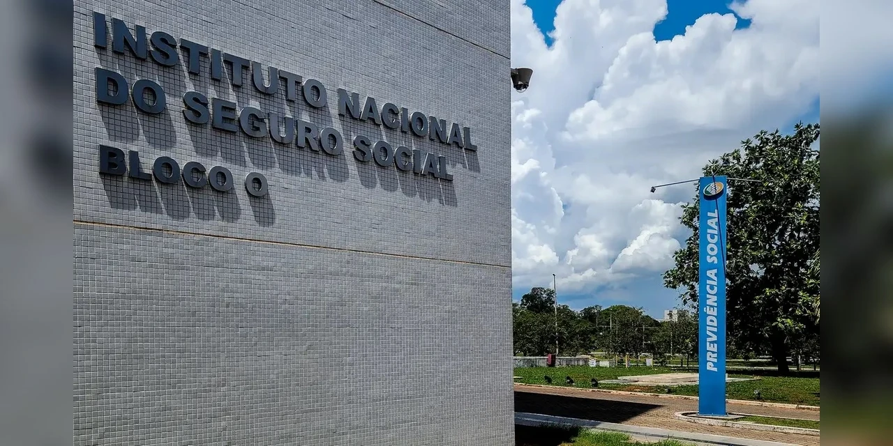 Servidores do INSS entram em greve por tempo indeterminado