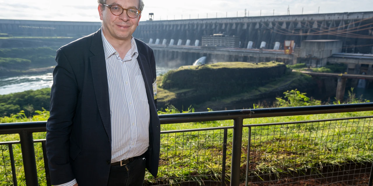 Comitiva do Centro George Pompidou, da França, visita Itaipu