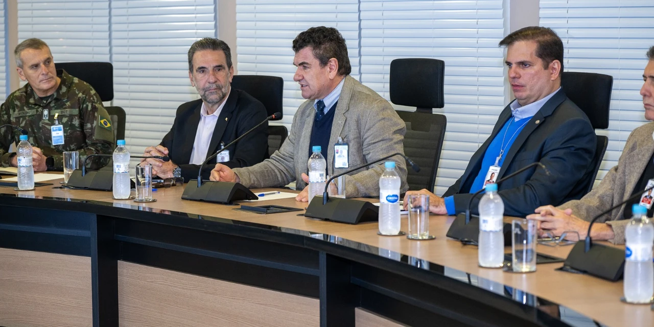 Itaipu e Parque Tecnológico Itaipu (PTI) discutem segurança cibernética em encontro com o Exército