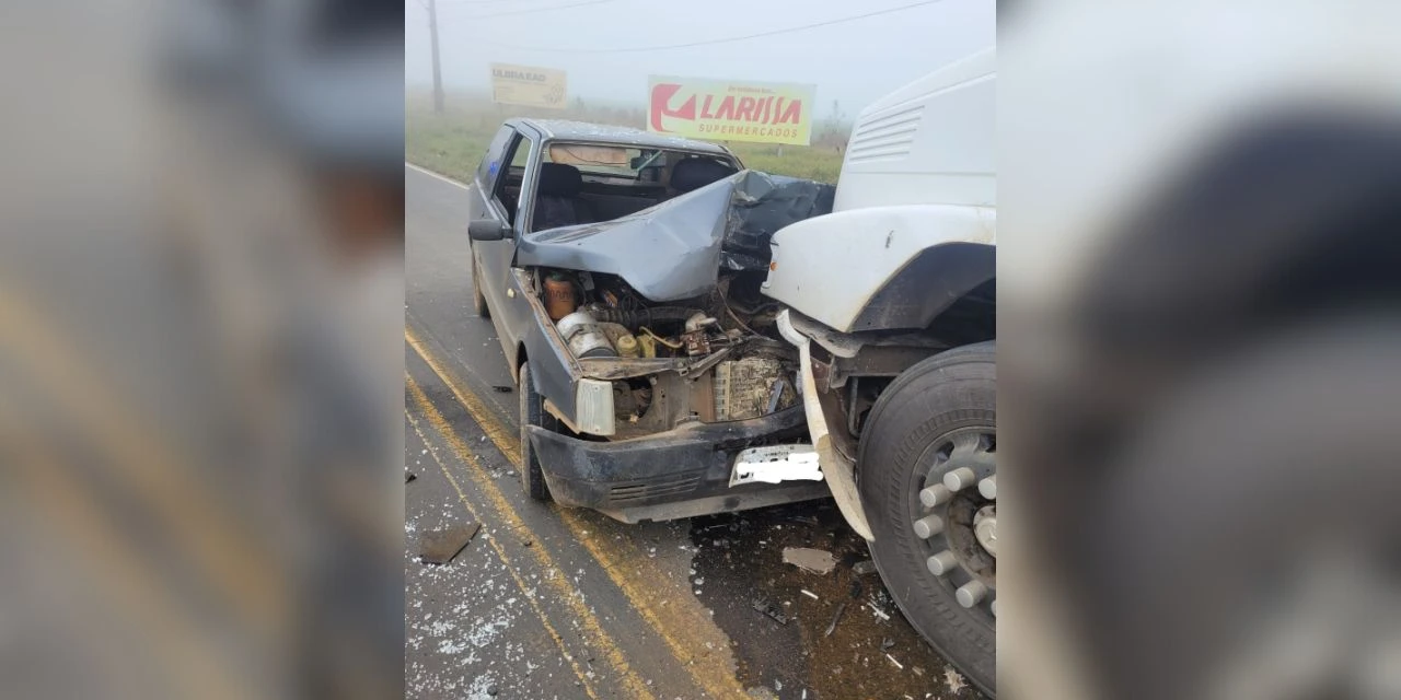 Colisão frontal entre caminhão e carro na BR-153 mobiliza PRF