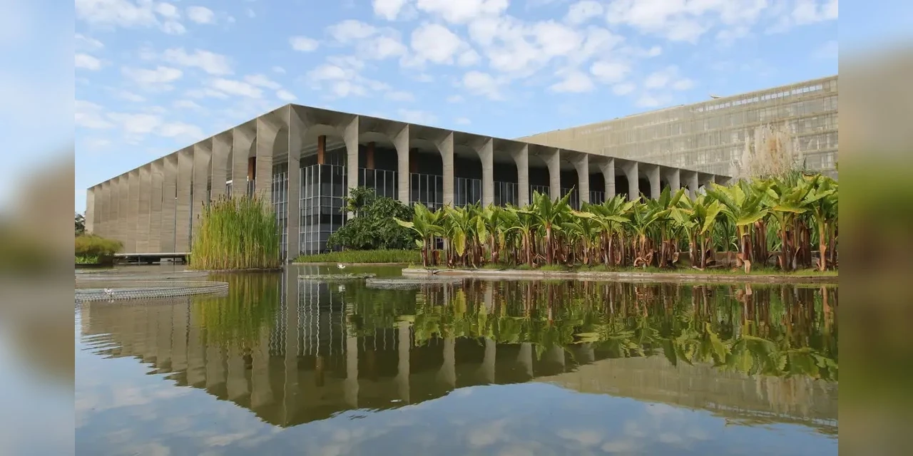 Premiê de Bangladesh cancela viagem ao Brasil após protestos em massa