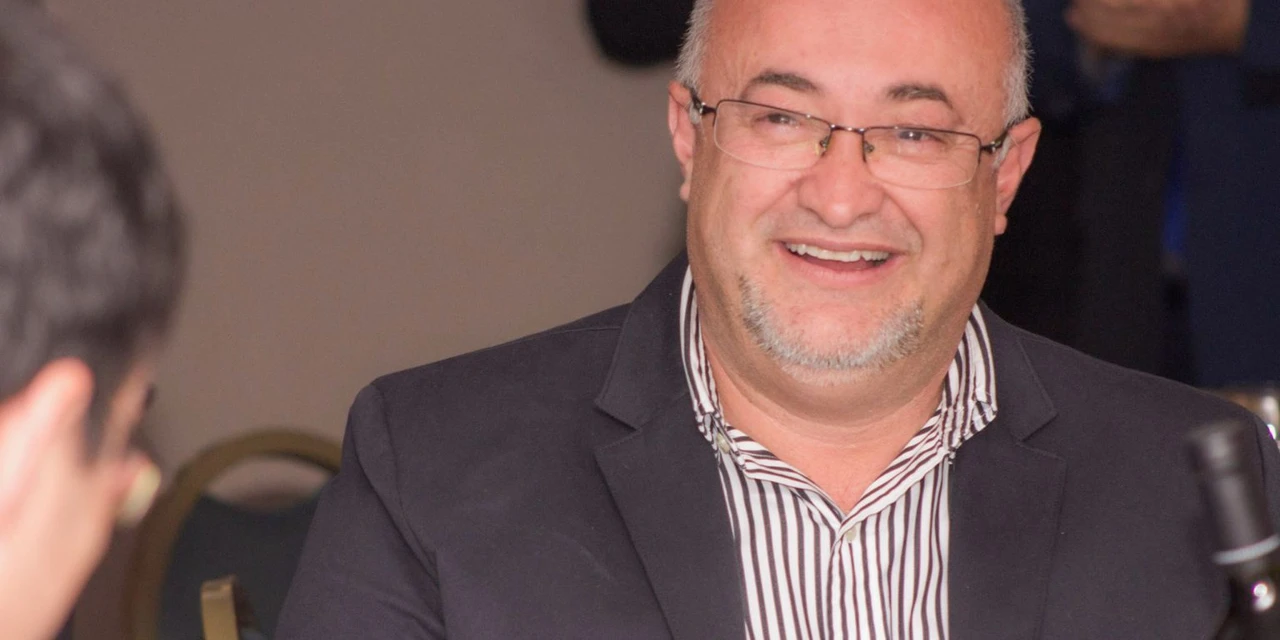Professor da UEPG é empossado membro da Academia Paranaense de Odontologia