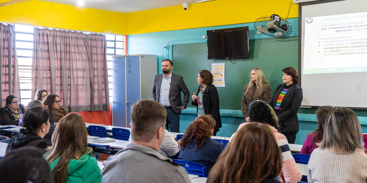 Projeto GGPEL: Volta às aulas: 65 mil profissionais da rede estadual participam do planejamento do 2º semestre