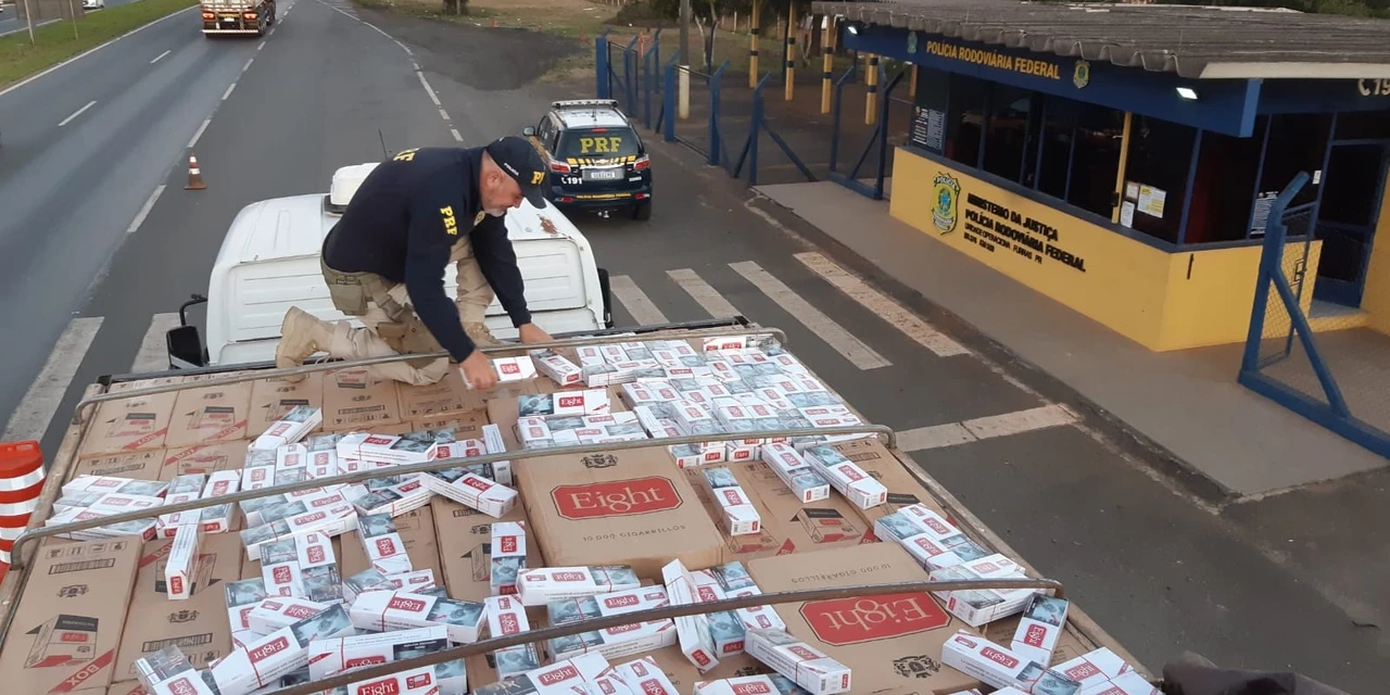 PRF apreende 325 mil maços de cigarro na BR-376 em PG