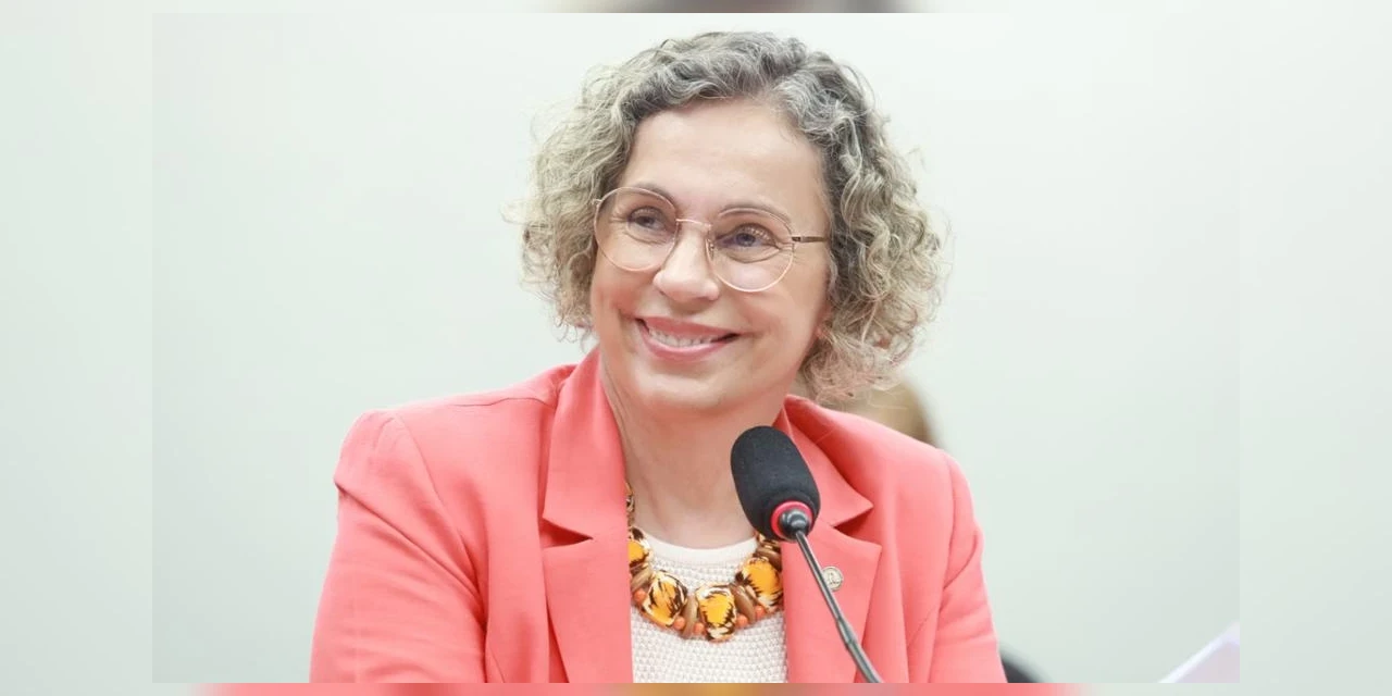 Ana Paula Lima comemora investimentos do Novo PAC Seleções para Blumenau