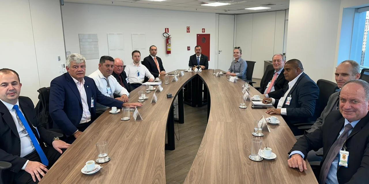 Gleisi articula reuniões em Brasília para pleitear abertura 24h do porto seco de Capanema