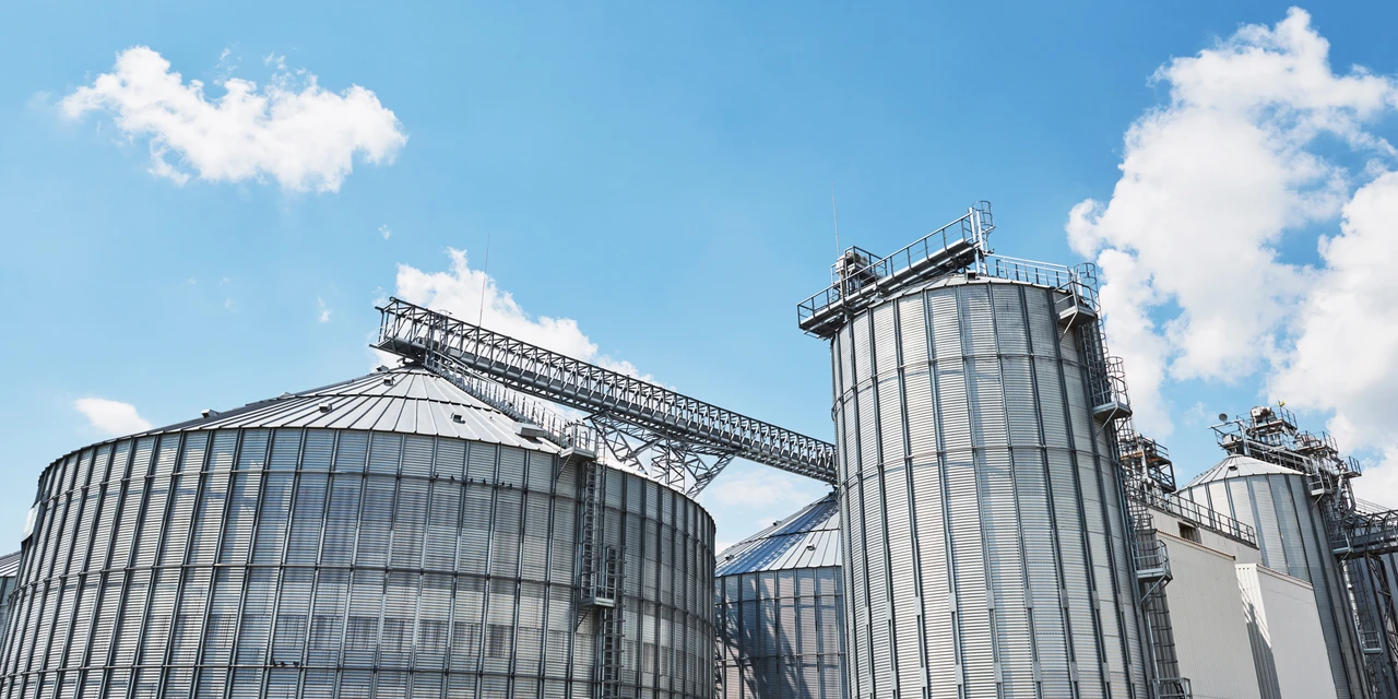 Homem morre soterrado por serragem em silo no Paraná