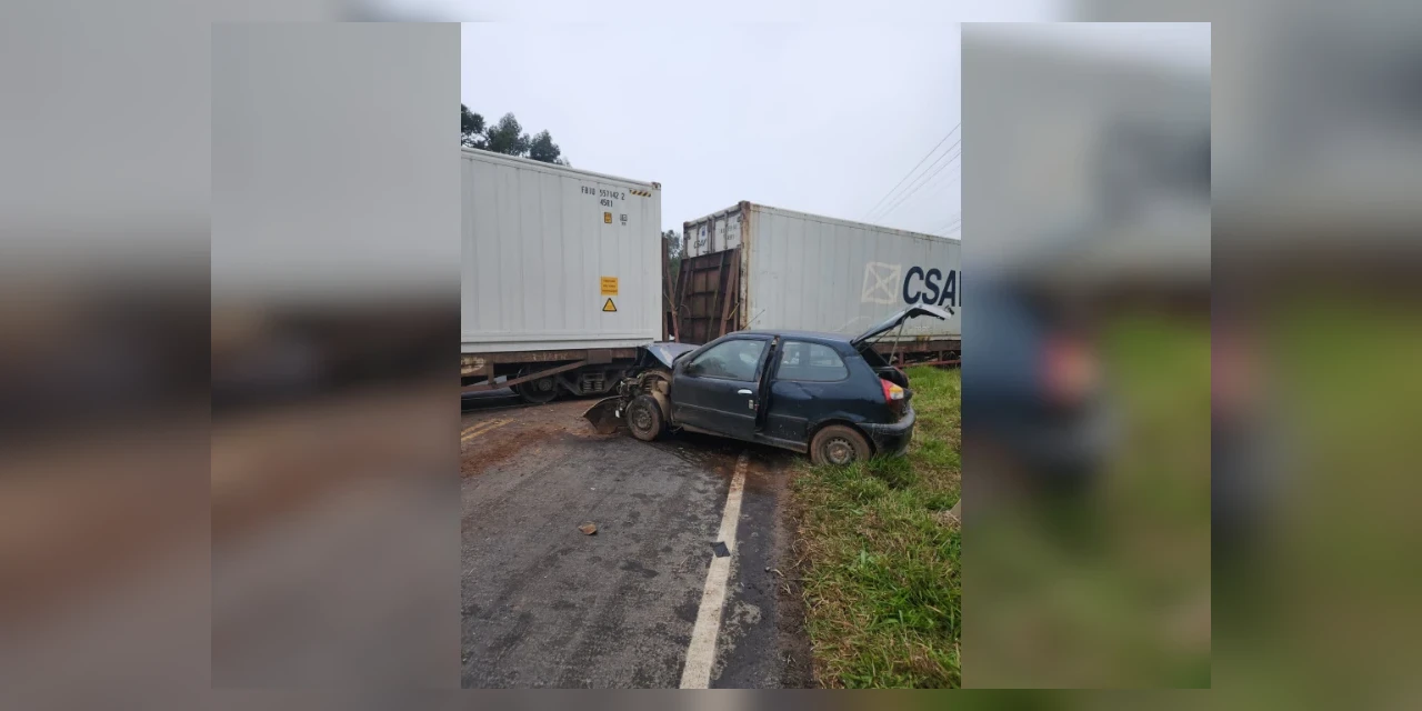 Carro colide com trem e deixa três feridos em Teixeira Soares