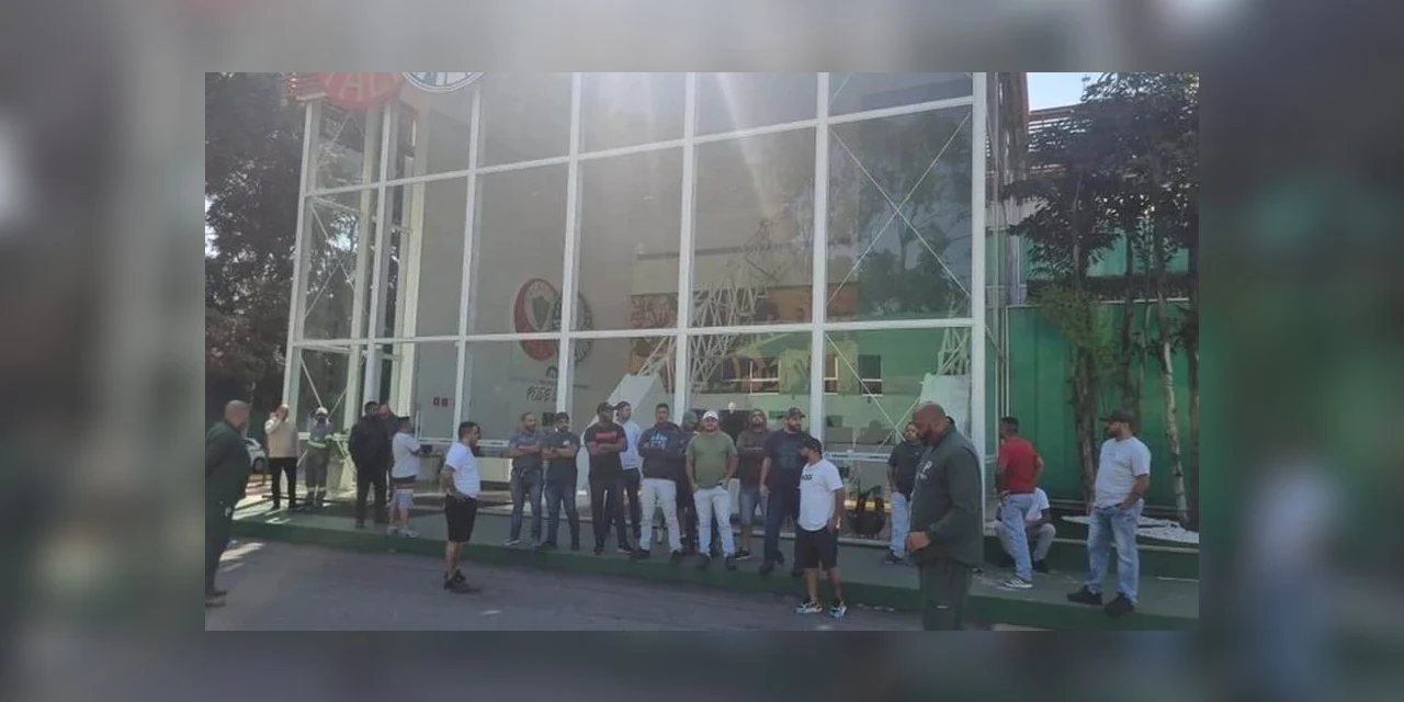 Membros da Mancha Verde invadem CT do Palmeiras após sequência negativa da equipe