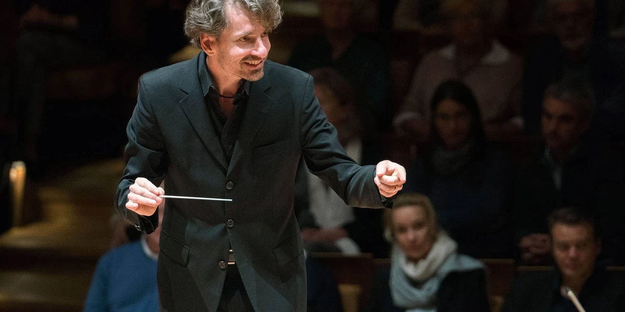 Maestro alemão e violinista paranaense são destaques da Sinfônica do Paraná no domingo