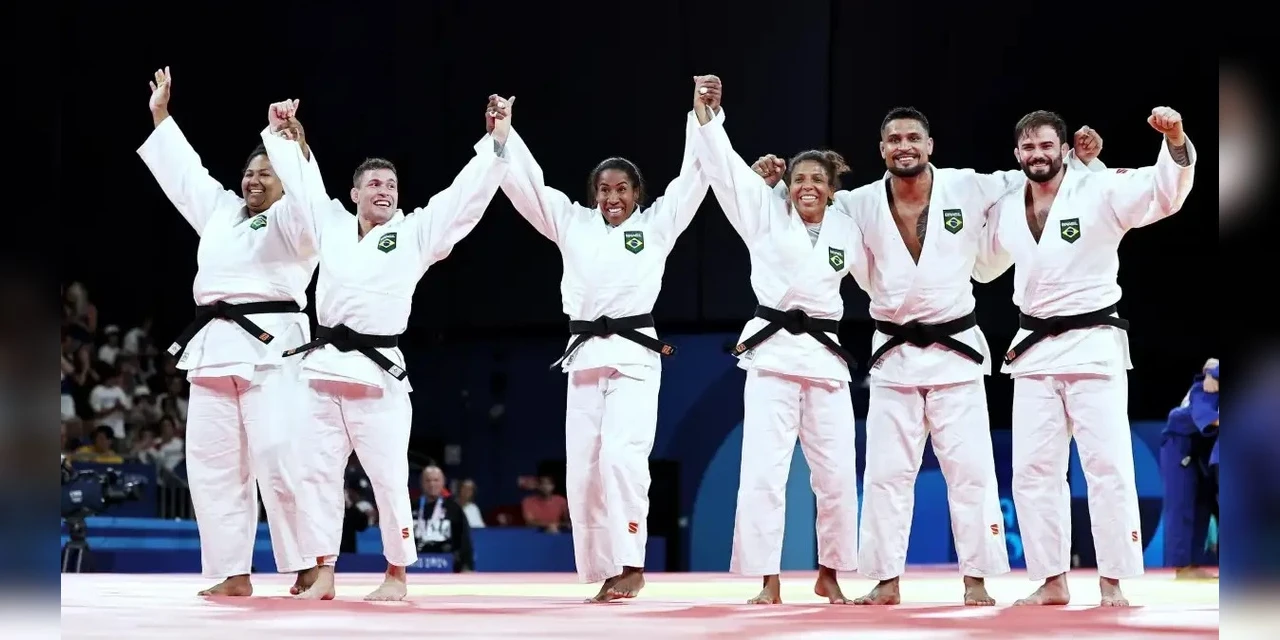 Judô brasileiro fecha Olimpíada com bronze por equipes