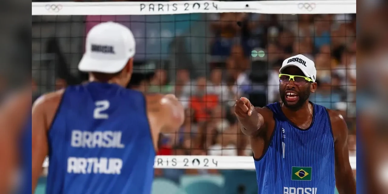 Evandro e Arthur Lanci avançam para quartas do vôlei de praia