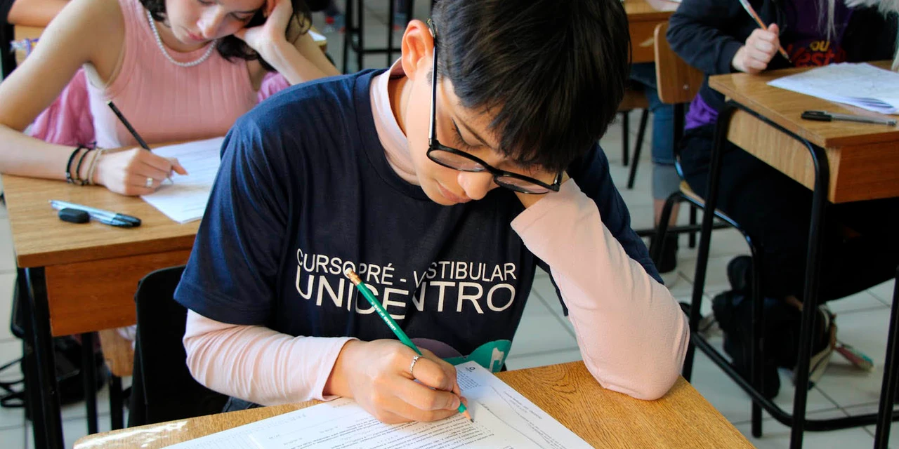 Universidades estaduais do Paraná ofertam 5.650 vagas para 228 cursos de graduação