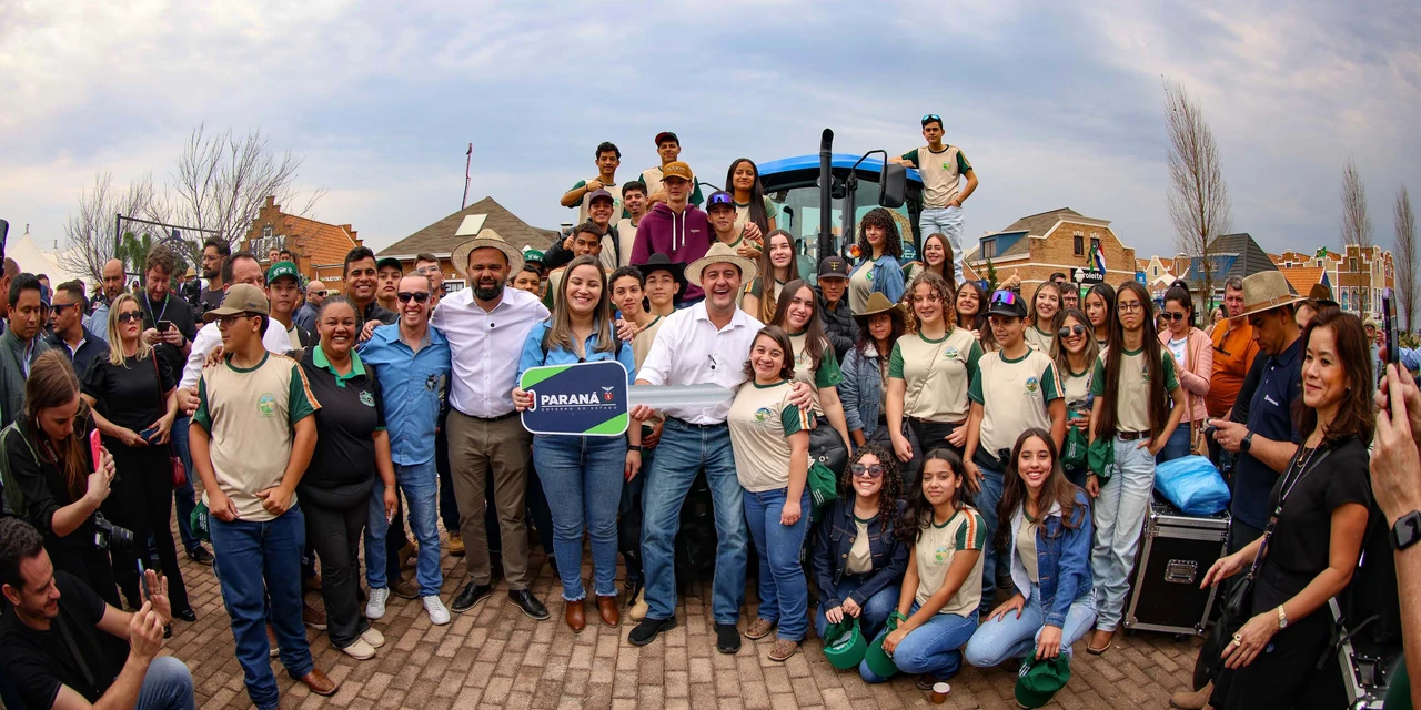 1,2 mil alunos da rede estadual visitam Agroleite, em Castro
