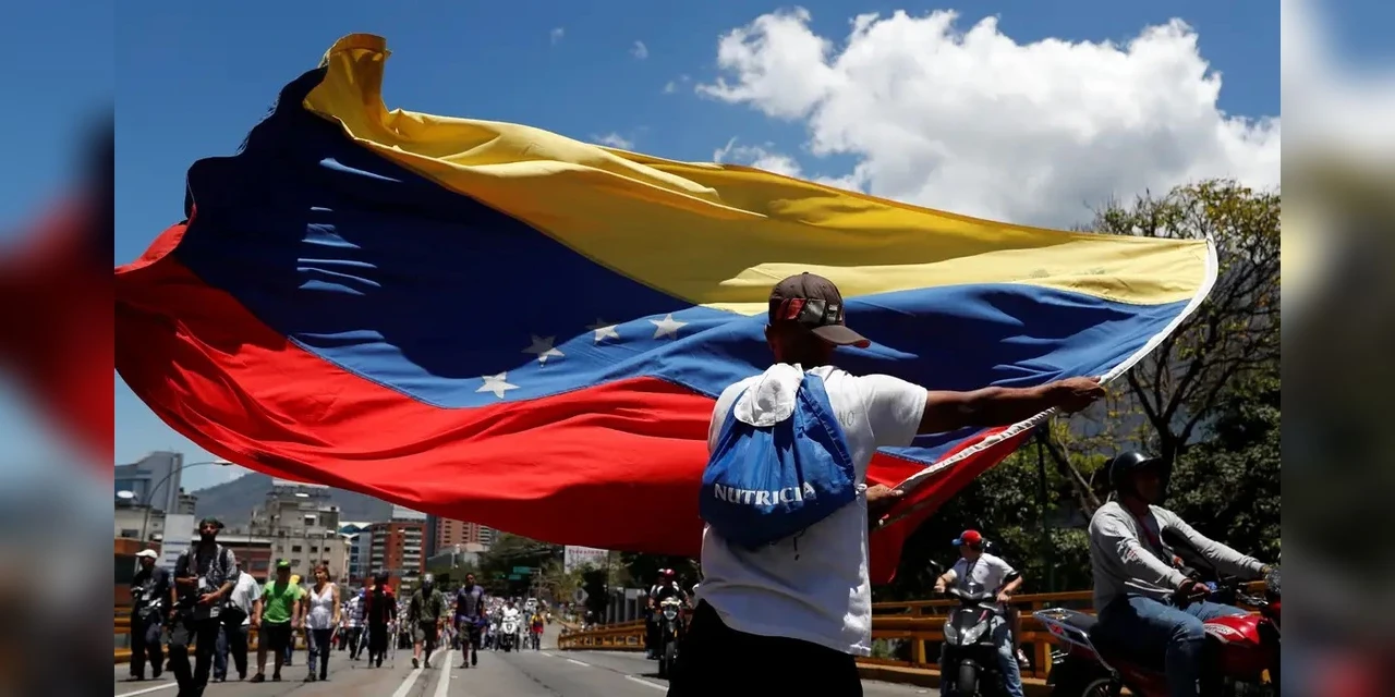 Maduro entrega atas eleitorais do seu partido à Justiça da Venezuela