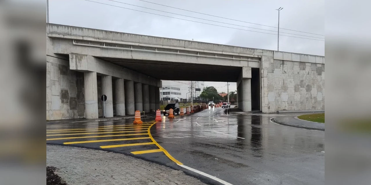 Novo viaduto de São José dos Pinhais tem tráfego liberado em passagem inferior
