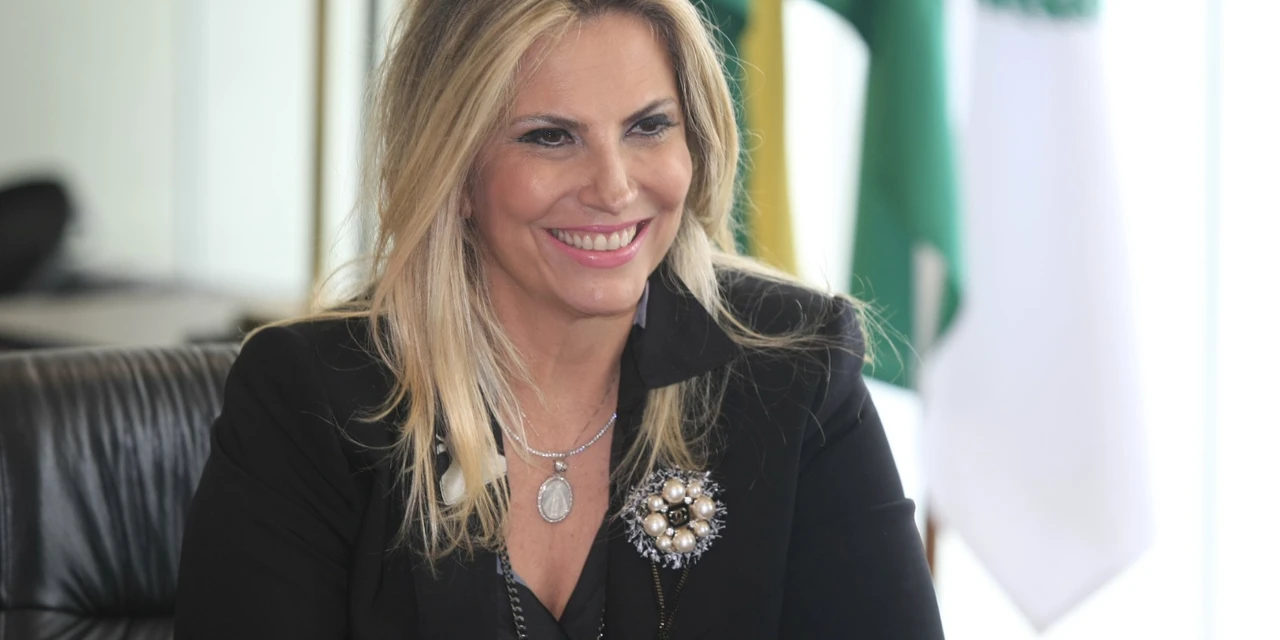 Em terceiro lugar, Cida Borghetti agradece a lembrança em levantamento da Paraná Pesquisa