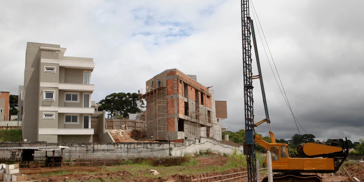Informe Bazacon: Governo lança projeto de qualificação profissional para mulheres na construção civil