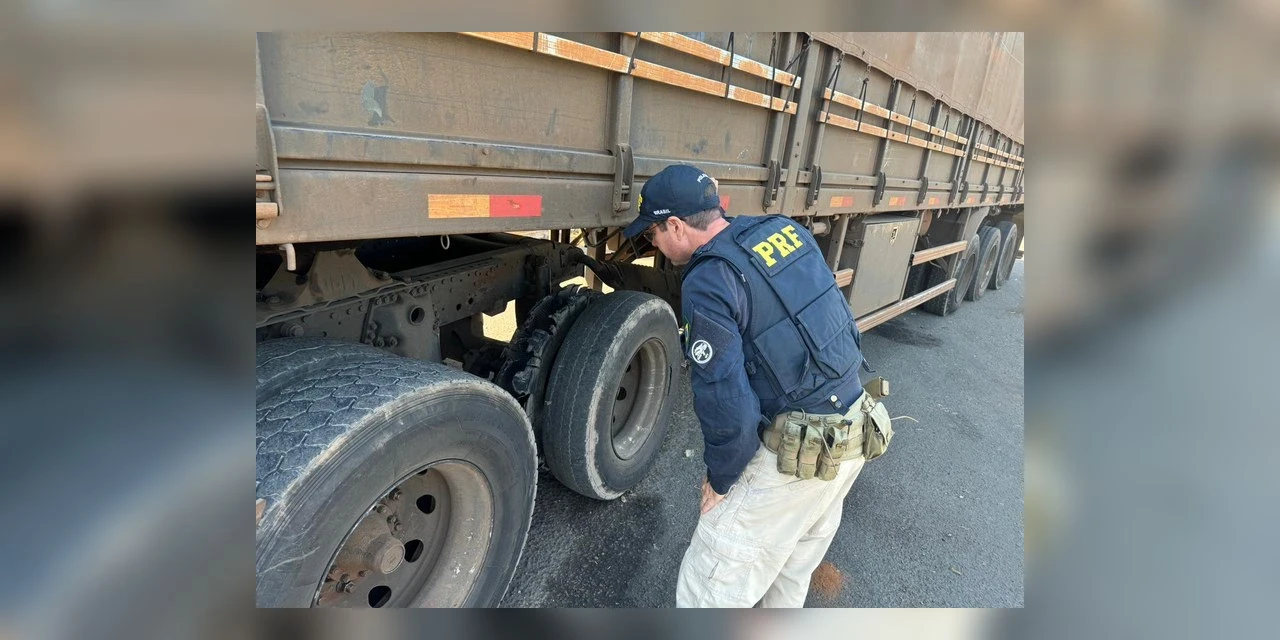Em 24 horas, PRF flagra o mesmo caminhão com pneus "velhos" tentando sair do Brasil