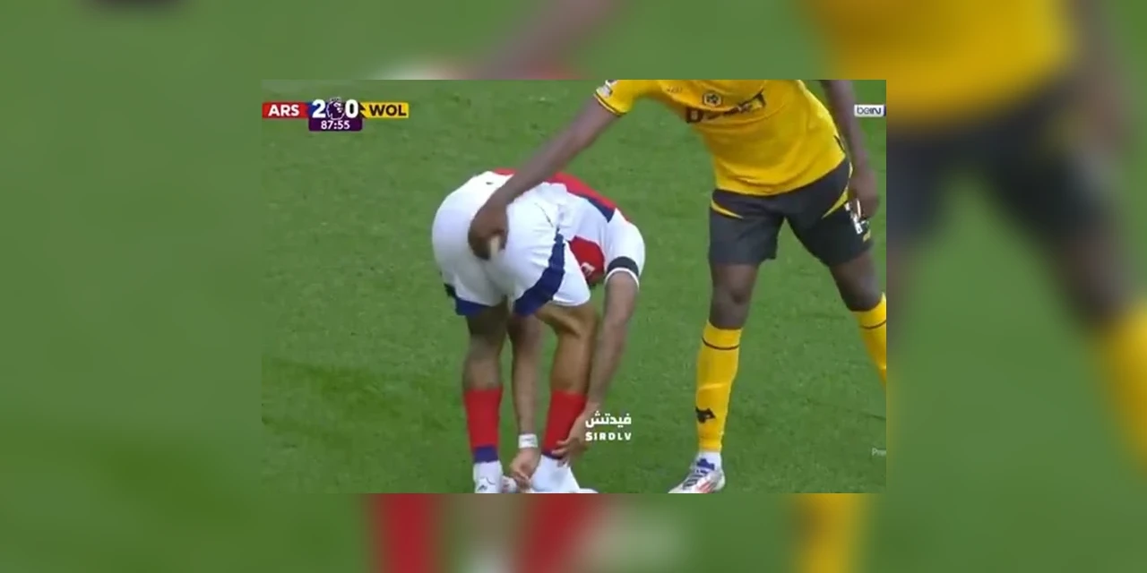 Adversário apalpa Gabriel Jesus durante partida; veja o vídeo