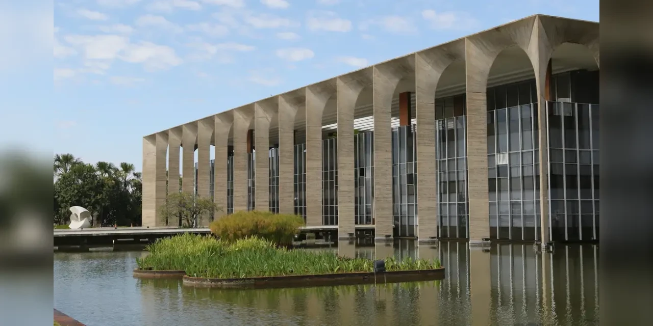 Venezuela quer suspender custódia do Brasil sobre embaixada argentina