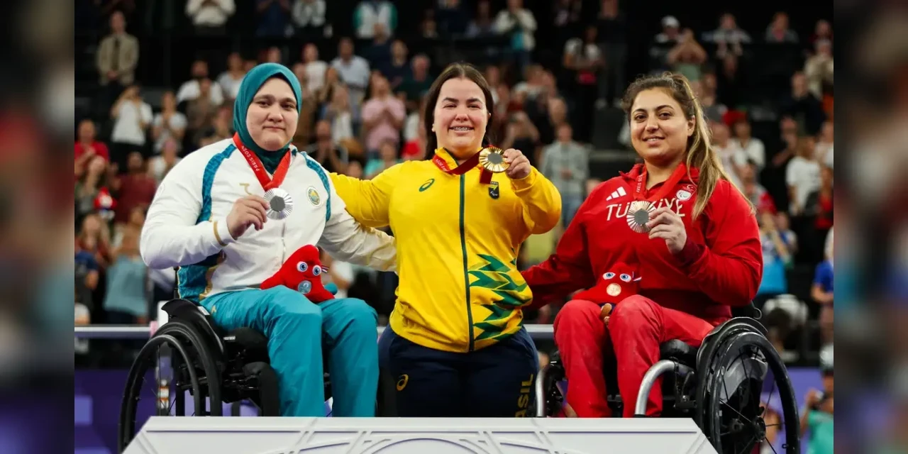 Mariana D’Andrea bate recorde paralímpico e conquista ouro no halterofilismo
