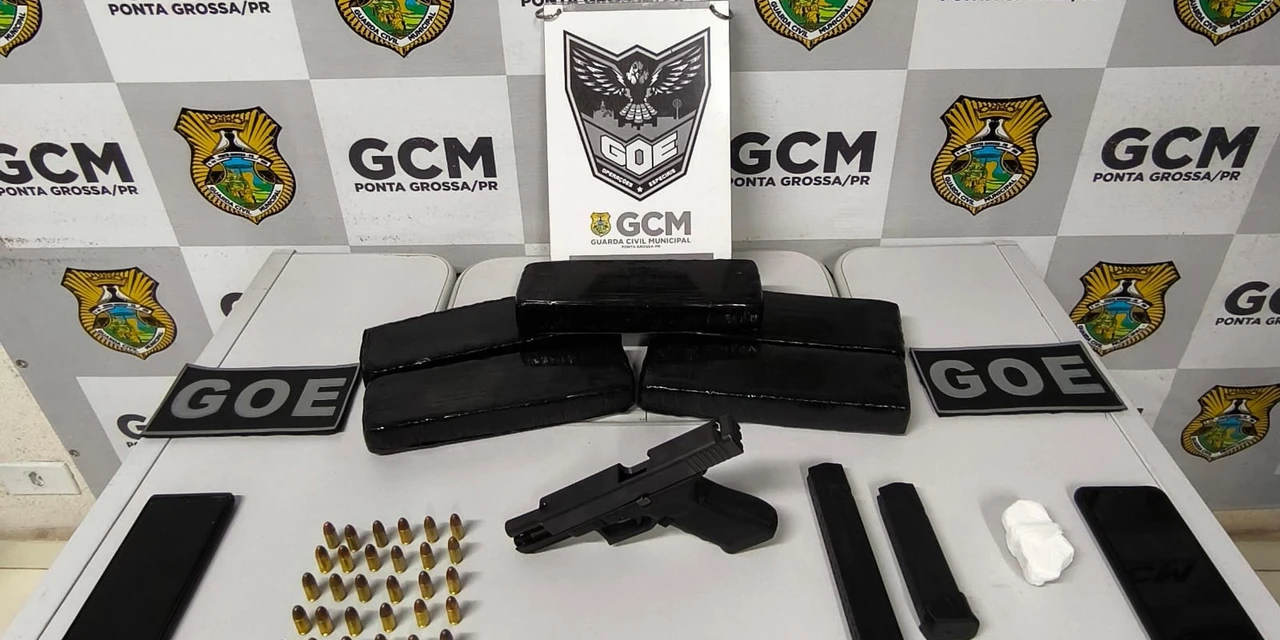 Suspeito de tráfico é detido com 4kg de maconha, uma porção de cocaína e arma de fogo no Contorno