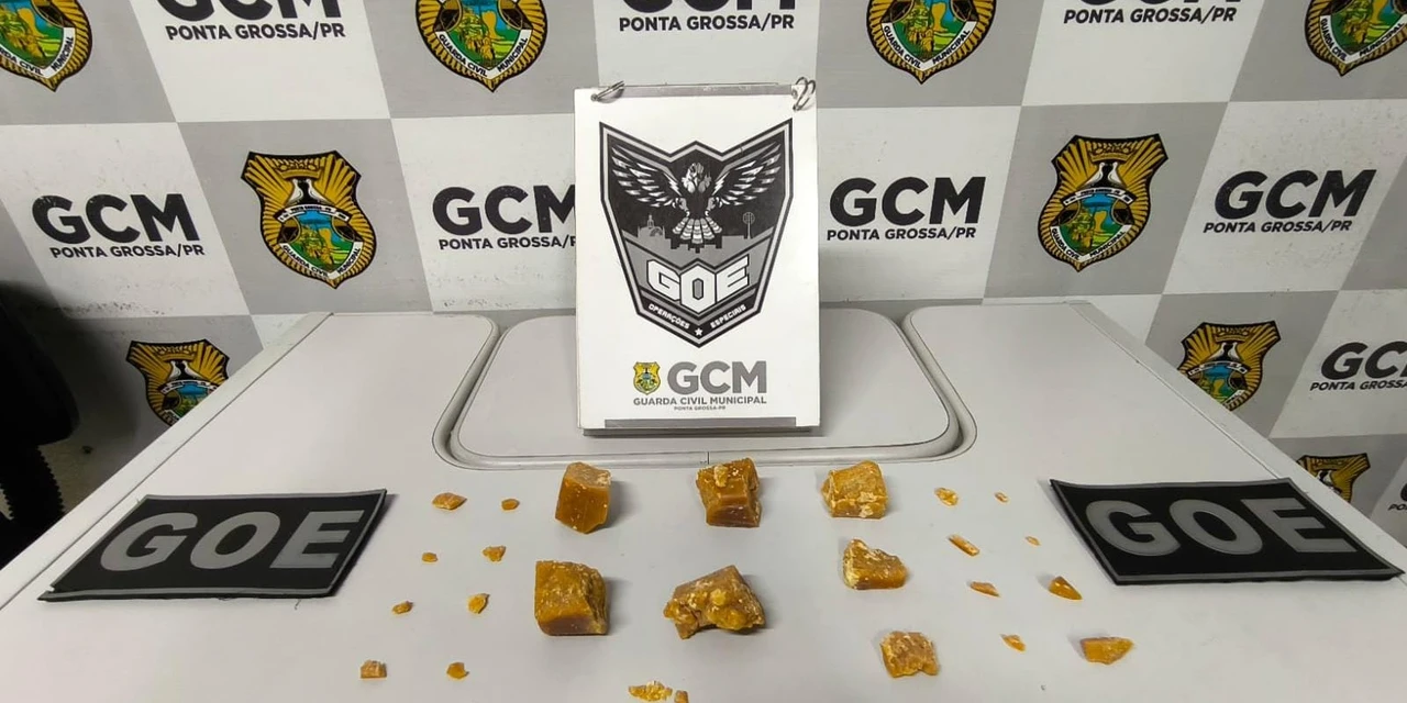 Homem com tornozeleira eletrônica é detido com drogas em cemitério de PG