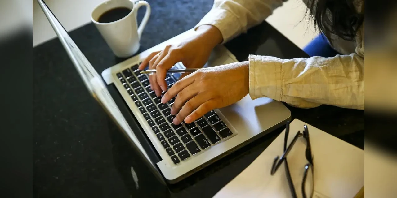 Setembro amarelo: Estudo mostra relação entre dependência da internet e ideação suicida