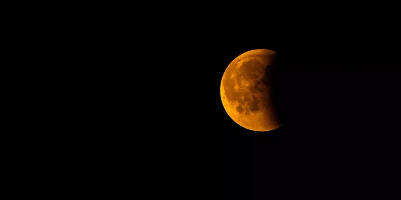 Eclipse lunar ocorre nesta terça-feira (17); confira como observar o fenômeno