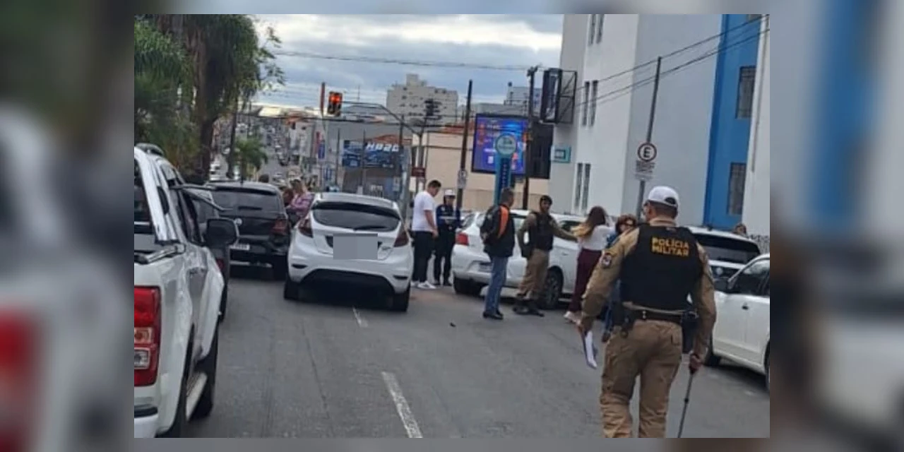 Perseguição termina em acidente envolvendo cinco veículos na Avenida Dom Pedro II