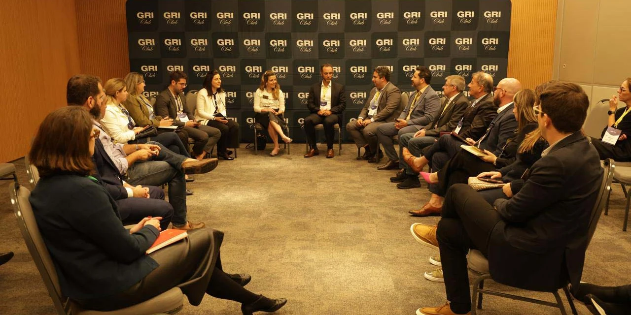 Programas habitacionais do Paraná são destaque em evento do setor em São Paulo