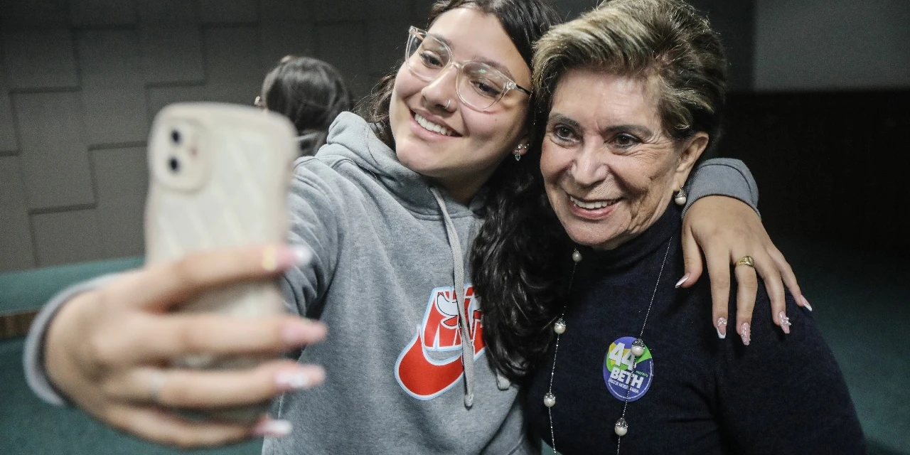 Elizabeth Schmidt divulga agenda para esta quinta-feira (19)