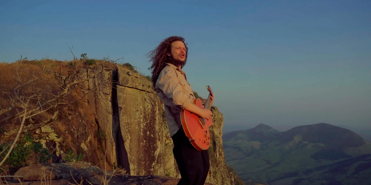 Com clipe gravado no Pico Agudo, em Sapopema, cantor tibagiano lança novo single