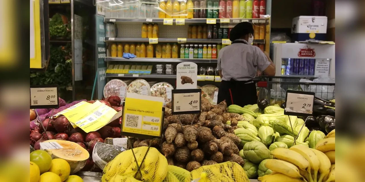 Intenção de Consumo das Famílias recuou 0,3% em setembro, diz CNC