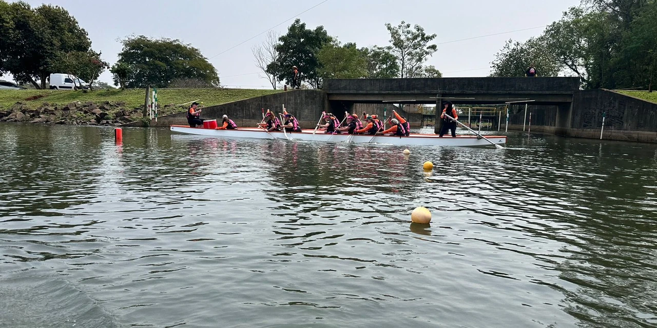 Meninas do Lago recebem campeãs do Dragon Boat em Foz do Iguaçu (PR)