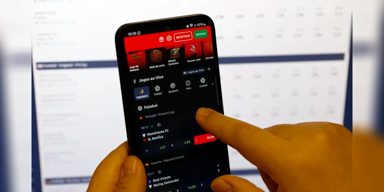 Beneficiários do Bolsa Família gastaram R$ 3 bi em bets em agosto