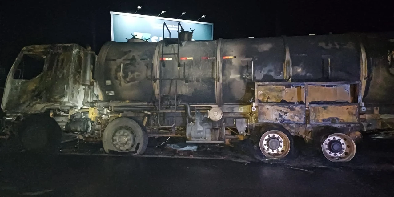 Incêndio destrói caminhão que transportava efluentes industriais na BR-376