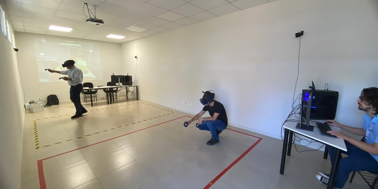 Empregados da Itaipu recebem treinamento usando realidade virtual