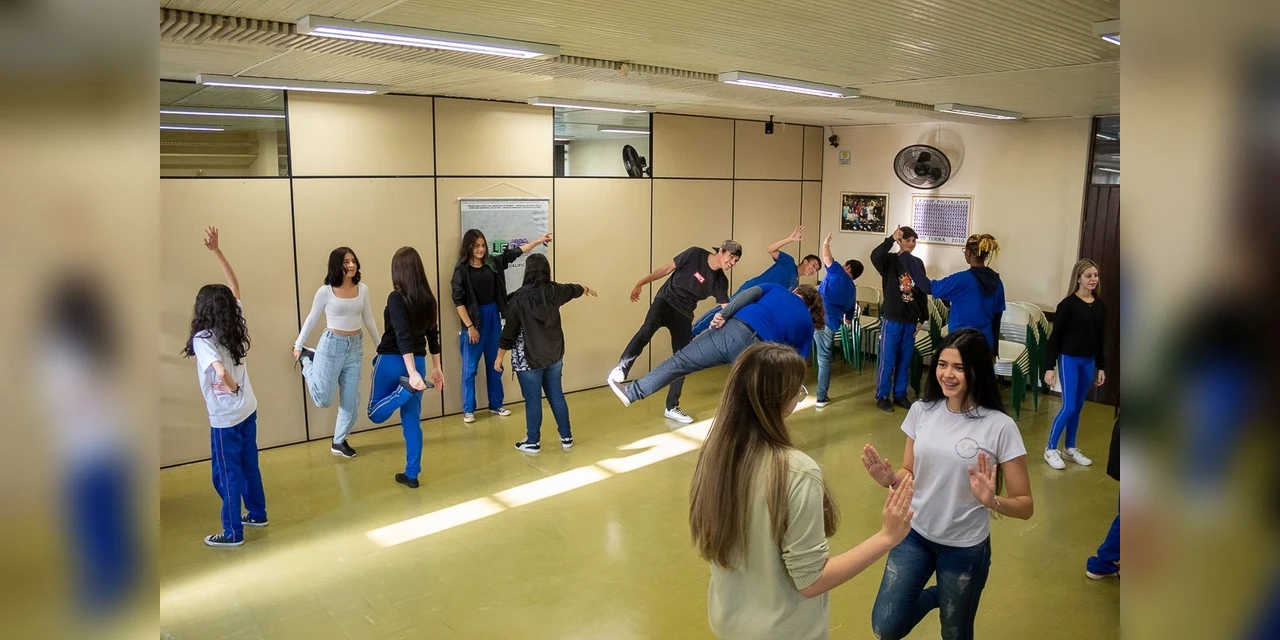 Colégios Públicos de PG recebem oficinas gratuitas de teatro