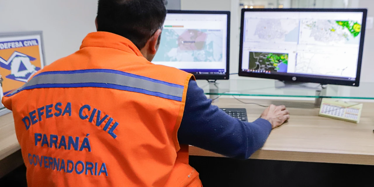 Defesa Civil emite alerta vermelho para risco de deslizamentos em cidades da região