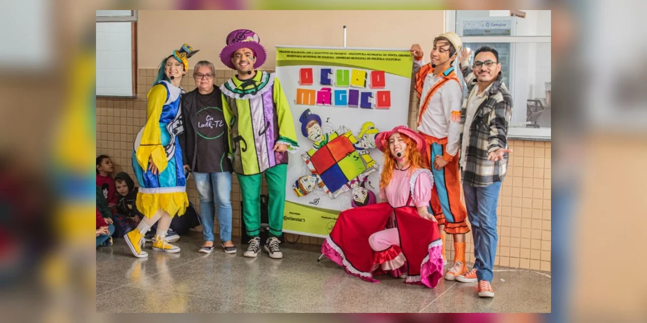 Teatro-musical ‘O Cubo Mágico’ encanta plateias em PG com mensagens de Amizade e Respeito