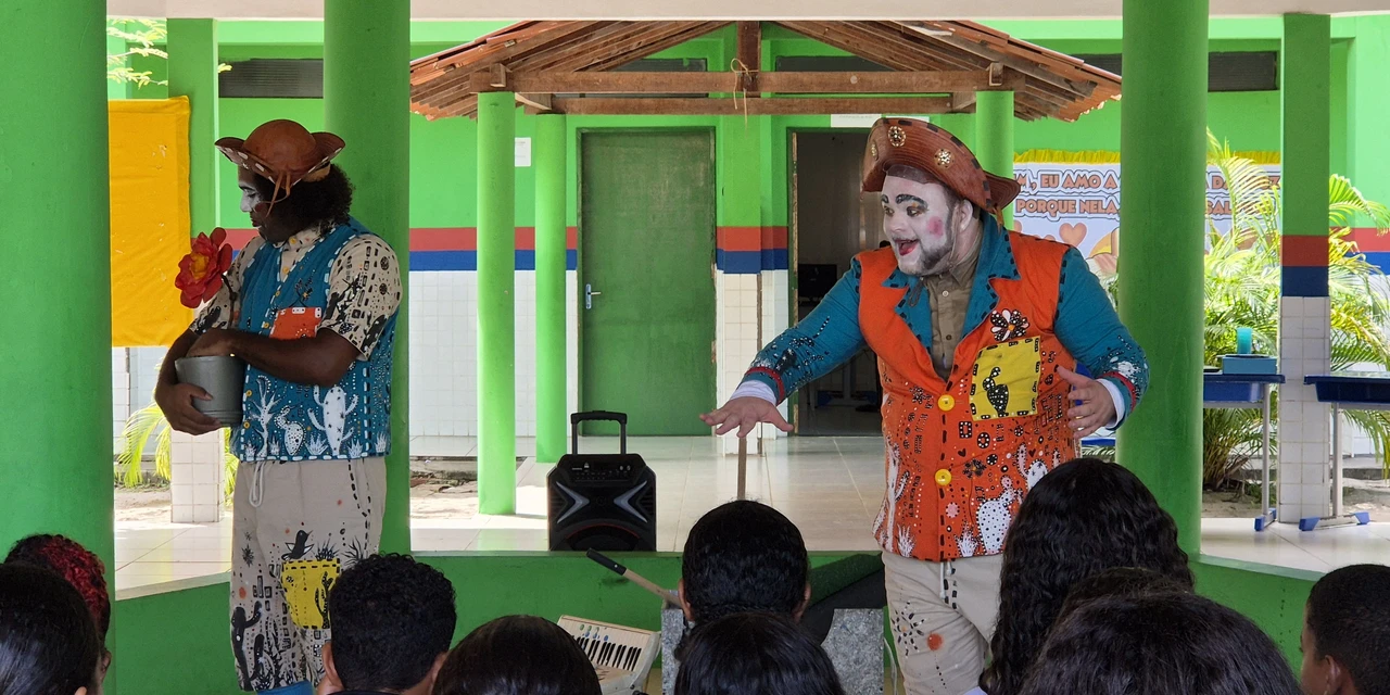 Escolas públicas de PG recebem espetáculo sobre reciclagem