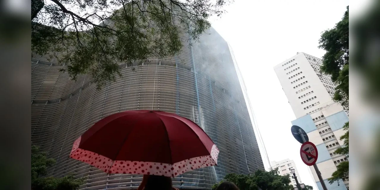 Incêndio no Copan assusta moradores e atinge dois andares do prédio